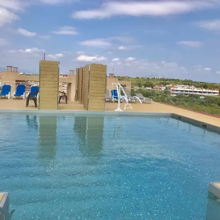 De Luxe Con Piscina Apartamento *