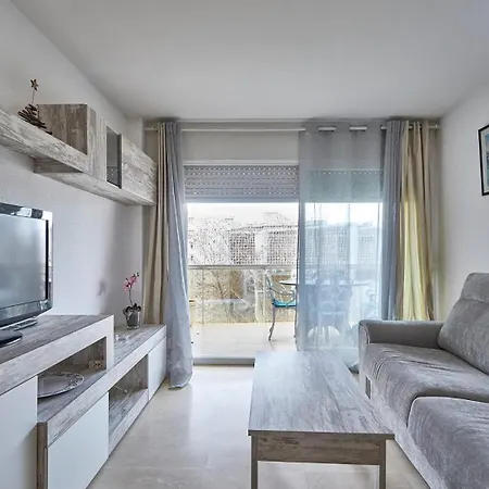 De Luxe Con Piscina Apartment